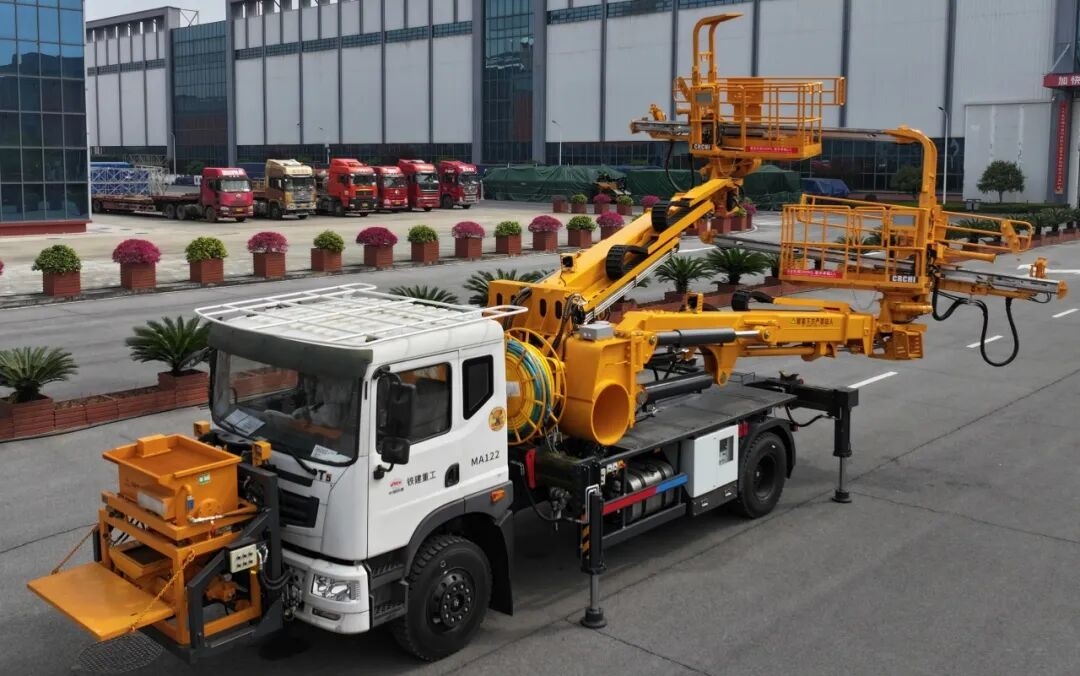 铁建重工首台水利砂浆锚杆安装台车投入应用